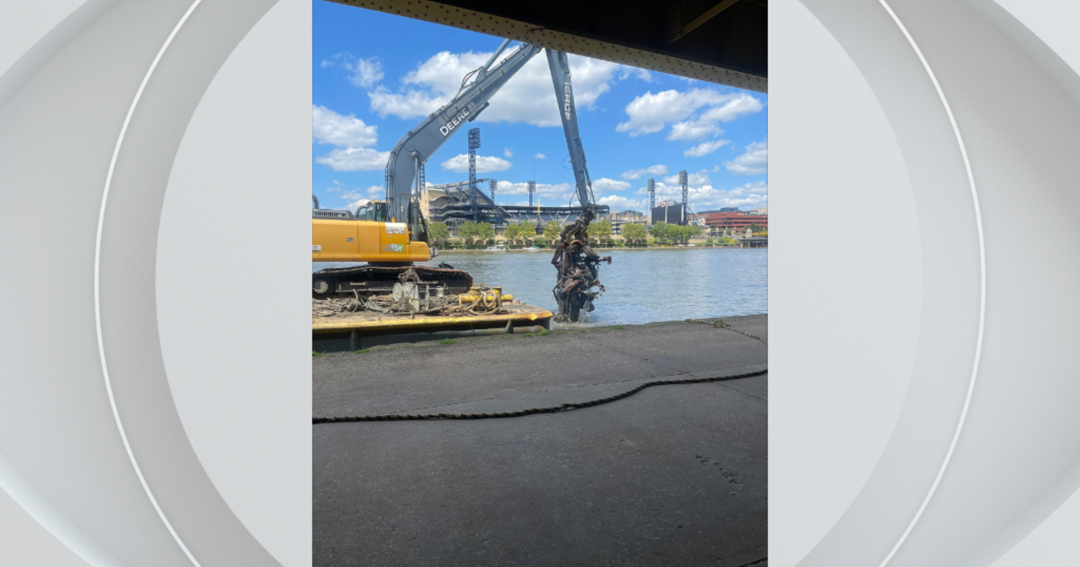 Crews remove tons of debris, much of it from cars, from Pittsburgh's rivers