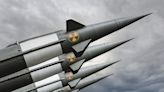 Temen que la Inteligencia Artificial pueda manejar el arsenal nuclear de Rusia y China - La Opinión