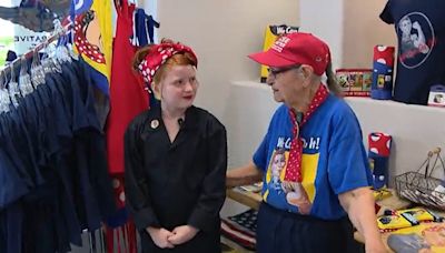 10-year-old girl meets 100-year-old 'Rosie the Riveter' in Mesa