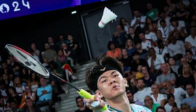 Badminton champ Zi Jia reaches Olympic quarter-finals by beating French wildcard Popov in front of home crowd