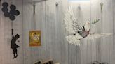 El museo de Banksy abre en NYC y presenta casi 200 piezas atemporales del artista