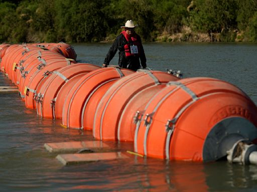 Futuro de boyas para bloqueo de migrantes podría depender de si el río Bravo es “navegable”