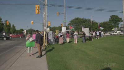 Protesters greet Poilievre at north London event