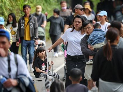 鋒面逐漸遠離地降雨趨緩 14日東北季風影響各地偏涼