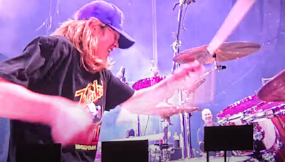 Watch Taylor Hawkins' Son Shane Join Foo Fighters Onstage To Play 1995 Hit | TK101