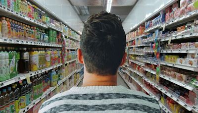 Cómo los supermercados están cambiando sus marcas para hacerte creer que son más baratos - La Tercera