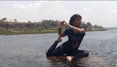 International Yoga Day 2024: Jabalpur's 'Water Girl Yoga Guru' Promotes Yoga & Narmada River Conservation By Performing Asanas On...