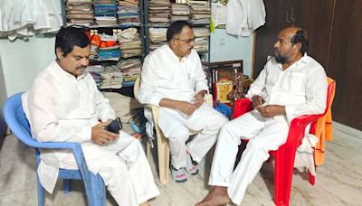 Cong MP Mallu Ravi meets Krishnaiah, invites him to join party