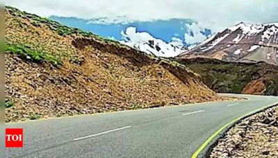 Manali Cloudburst: Part of Leh-Manali highway closed after cloudburst triggers flash flood | Shimla News - Times of India