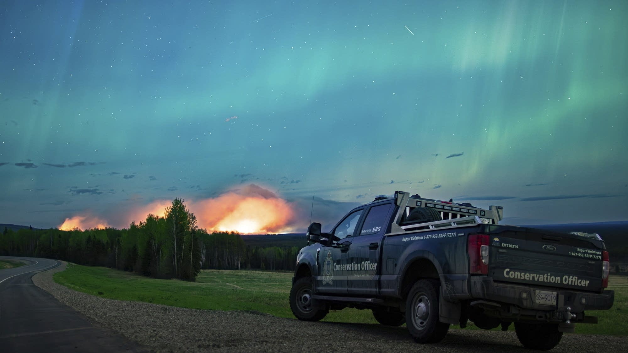 Town prepares for possible 'last stand' as wildfires rage across Western Canada