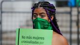Organizaciones feministas de Ecuador llaman a movilizarse en defensa del aborto