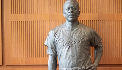 Hank Aaron's 'keep swinging' attitude in focus as new Baseball Hall statue