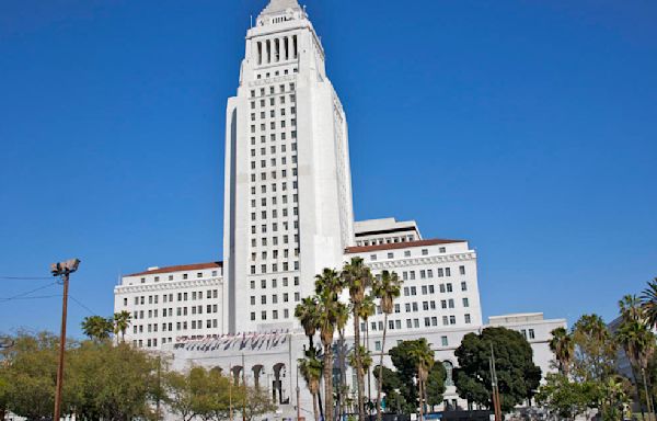 Los Angeles City Hall evacuated after suspicious package is discovered