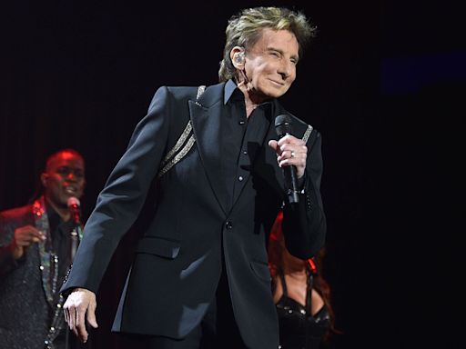 Barry Manilow Returns to Stage for London Residency After Canceling Show 'Under Doctor's Orders'