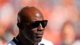 United says ban on Terrell Davis is gone — and so is flight attendant involved in incident