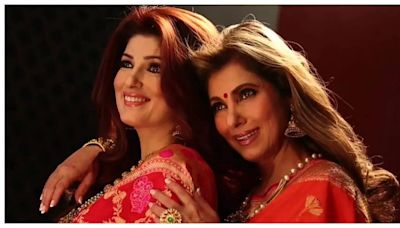Twinkle Khanna reveals THIS one habit of mother Dimple Kapadia absolutely annoys her - Times of India