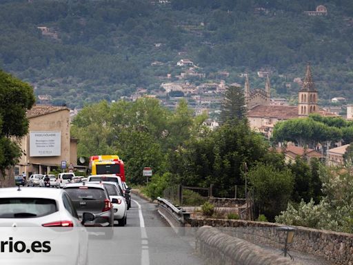 Los atascos kilométricos que retratan la masificación turística en Mallorca: "Los vecinos nos quedamos en casa"