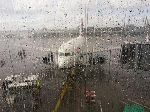 Mumbai rains impact flight operations, airlines issue warnings for passengers; schools and colleges shut