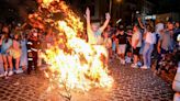 Noche de récord en Xàbia: 19.000 personas saltaron los 'focs de Sant Joan'