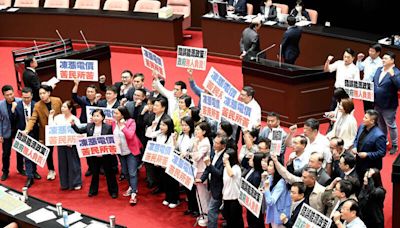 吳秉叡不在議場卻有投票紀錄？ 吳思瑤：議場幹事會抽掉表決卡