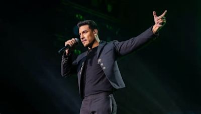 Carlos Rivera regala noche llena de emociones en Monterrey