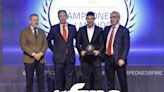 'Aspar' entrega el 'Casco de Oro' 2023 a Toni Bou, en una gala RFME plagada de campeones