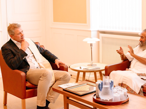 Sri Sri Ravi Shankar meets Iceland PM Benediktsson; discuss mental health, peace situation in Europe | India News - Times of India