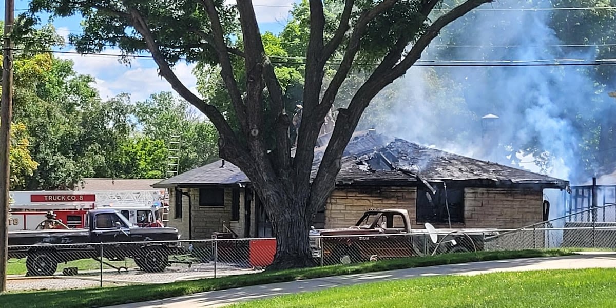 Firefighters battle garage fire at west Lincoln home