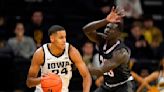 Murray scores 30 as No. 25 Iowa defeats Omaha 100-64