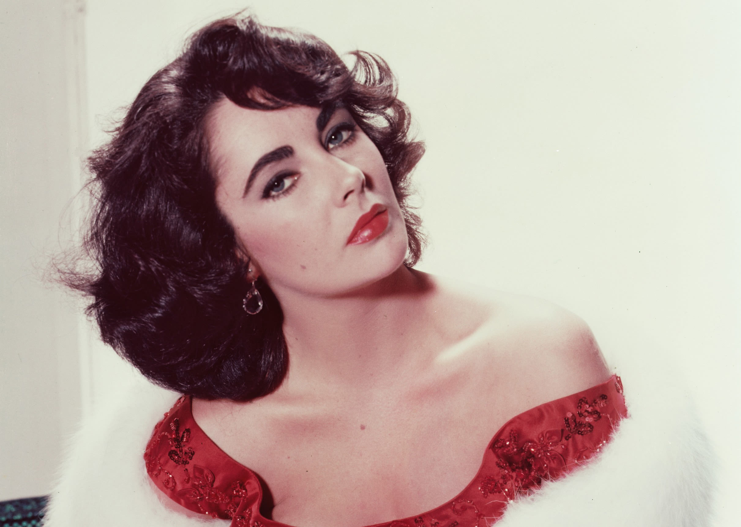 10 Iconic Elizabeth Taylor Quotes That’ll Make You Put on Some Lipstick and Channel Hollywood Glamour