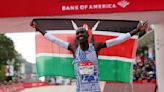 El keniano Kelvin Kiptum destroza el récord mundial al ganar el maratón Chicago