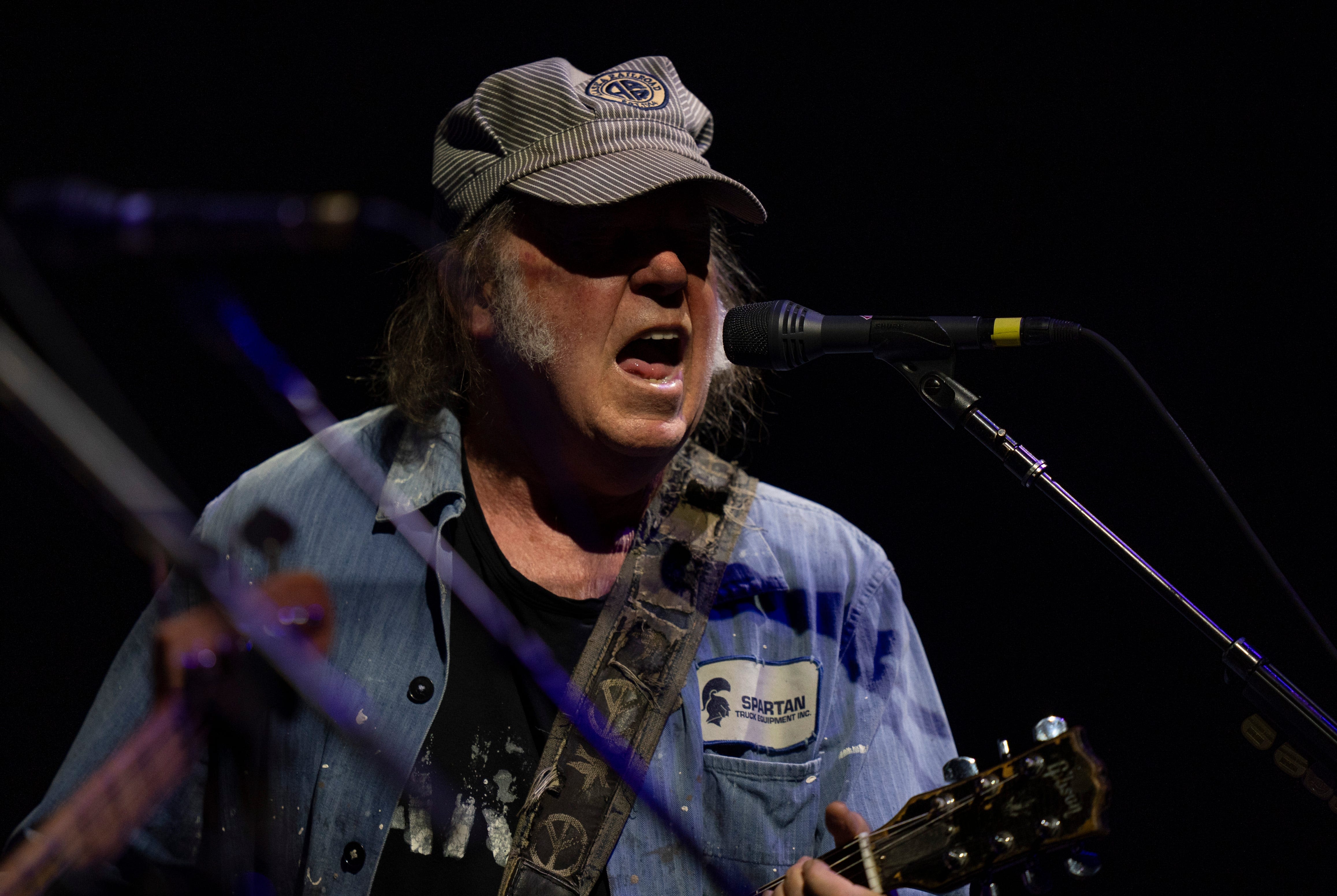 Neil Young reunites with Crazy Horse after a decade, performs double encore