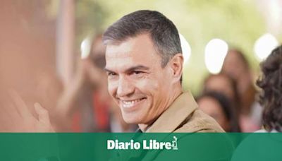 Pedro Sánchez irrumpe por sorpresa en fiesta de Barcelona en plena campaña electoral