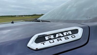 RAM y Porsche son las marcas de mayor calidad inicial según estudio J.D Power - La Tercera