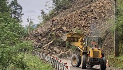 地震＋暴雨！宜蘭台7甲線米摩登路段土石坍滑阻斷交通 道路搶通中