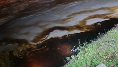 Fuga de hidrocarburo desemboca en río San Marcos de Xicotepec