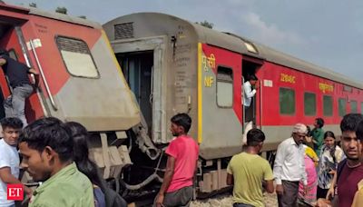 Mumbai-Howrah Mail derails in Jharkhand; six injured, relief teams on site