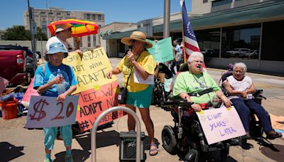 Disabled advocates held a 44-hour vigil to speak to Gov. Abbott. He wouldn't meet | Grumet