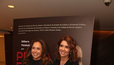 Daniela Mercury, Fernanda Rodrigues e mais famosos vão à peça de Débora Falabella; veja cliques!