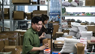 Young Chinese seek alternative jobs in shifting economy
