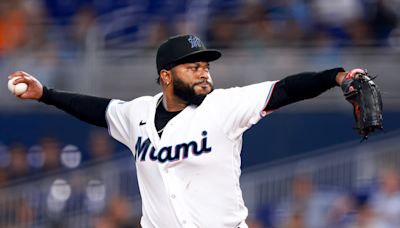 Rangers reportedly sign former All-Star pitcher Johnny Cueto to minor-league deal