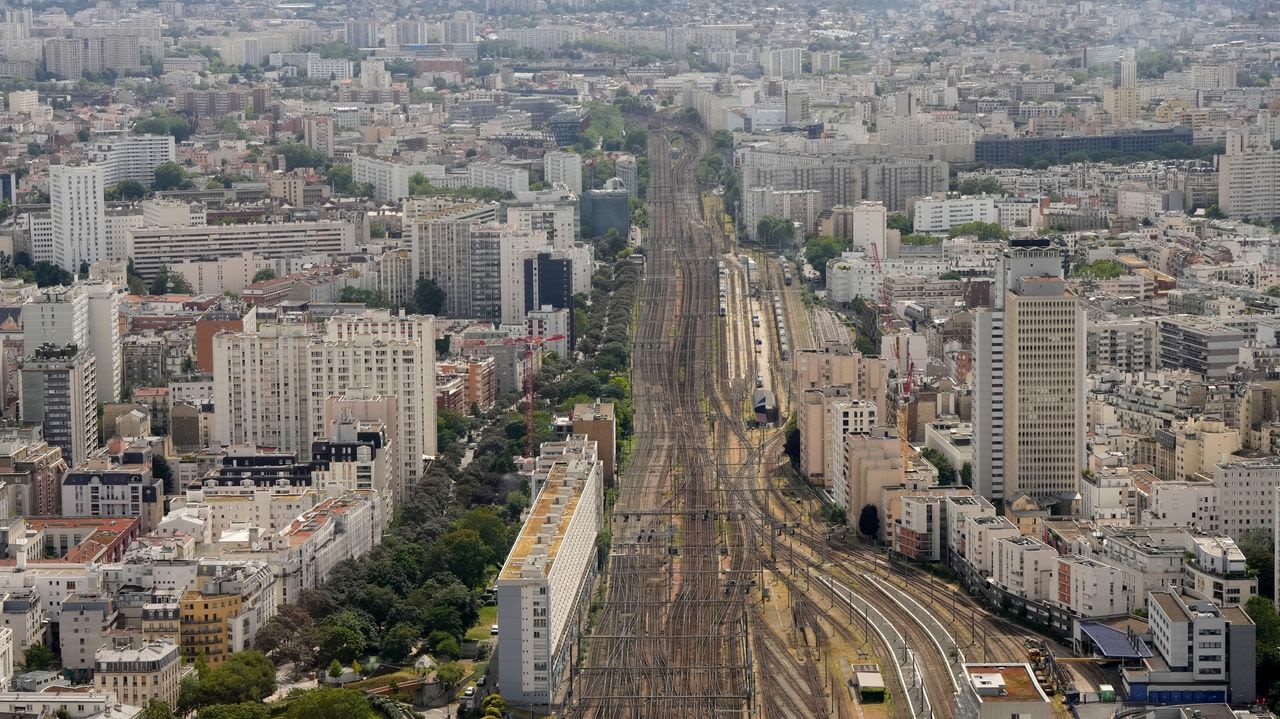 Paris Olympics off to rough start, with sabotaged trains and weather dampening mood before opening