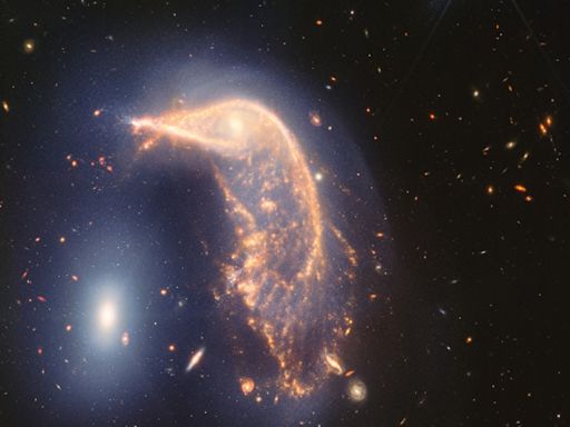 Dos galaxias atrapadas en una 'danza cósmica', es la nueva foto que muestra la Nasa, lograda con el telescopio Webb, el más grande y poderoso del mundo