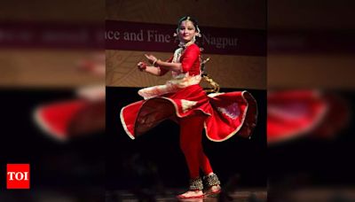 Mesmerizing Kathak Performance: Nilakshi Khandkar Saxena's Meera Bhajan Enchants Nagpur Audience | Nagpur News - Times of India