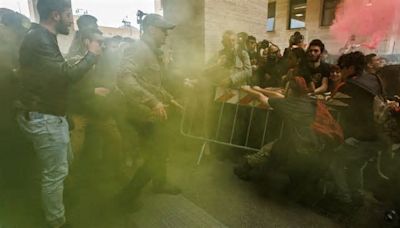 Tensioni al corteo La Sapienza, due fermati