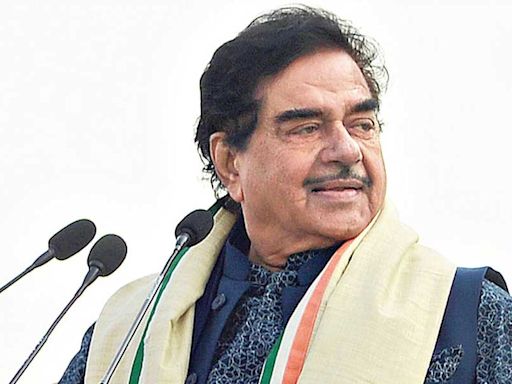 Shatrughan Sinha hospitalised in Mumbai due to high fever, undergoes check-up