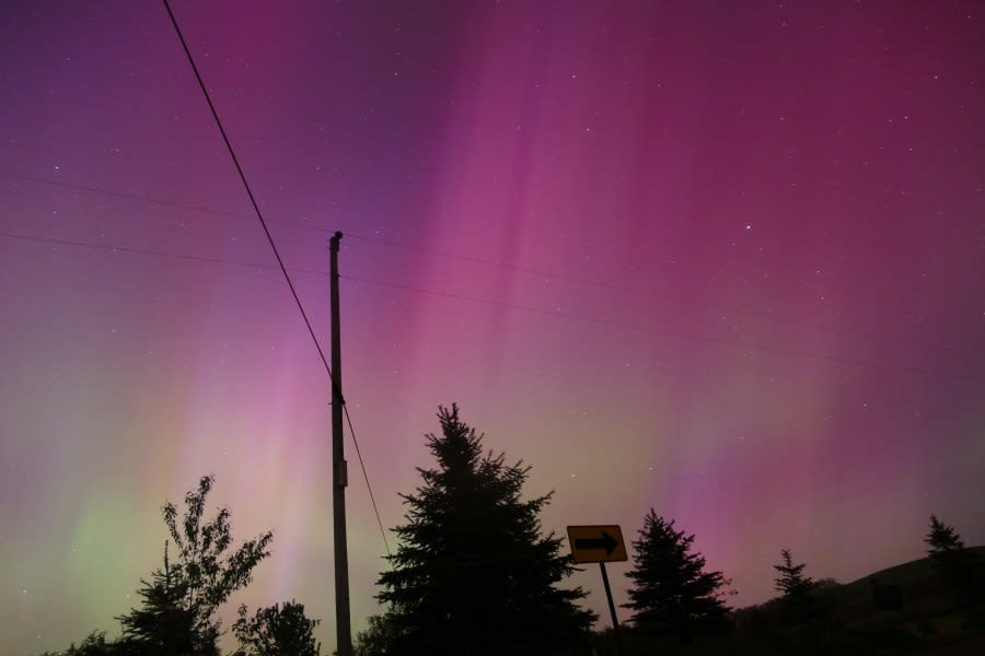 Northern lights shine over Pennsylvania amid “very rare” solar storm