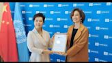 Peng Liyuan visits UNESCO headquarters, meets agency chief