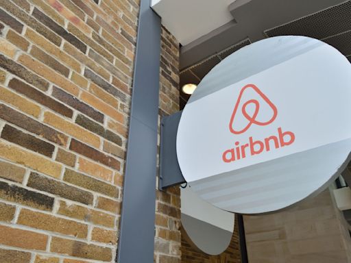 Airbnb 出手殺爆一片新創：團體訂房、行程制定功能上線，背後還藏有 AI 野心