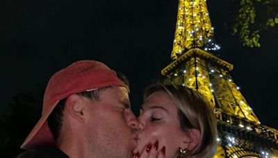 Diego Schwartzman y una romántica propuesta de casamiento a su novia a los pies de la Torre Eiffel de París